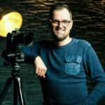 Porträt von Christian Wellmann mit Blitzlicht